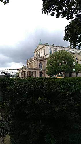 Leibniz Denkmal bei der Oper © foto rdb, 2017