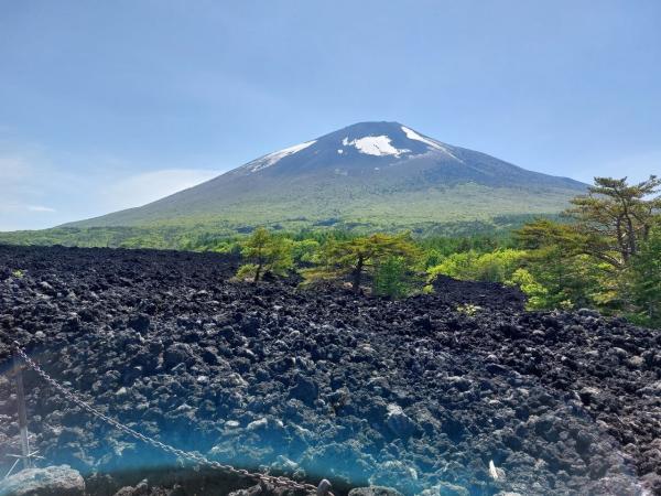 Yakehashiri and Iwate, picture © acb 2026